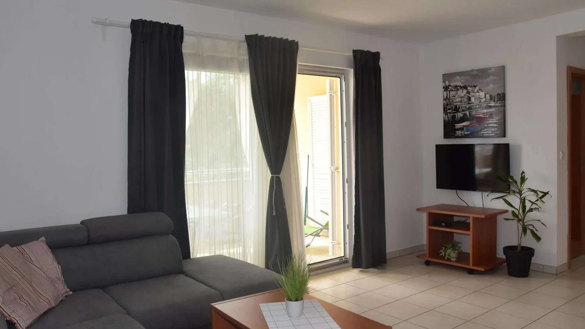 Apartmani Andrea Cizici 0*,